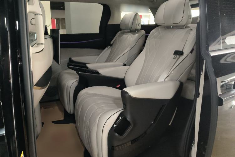 Used Denza D9 2024 EV 600 Four-Wheel-Drive Flagship Model