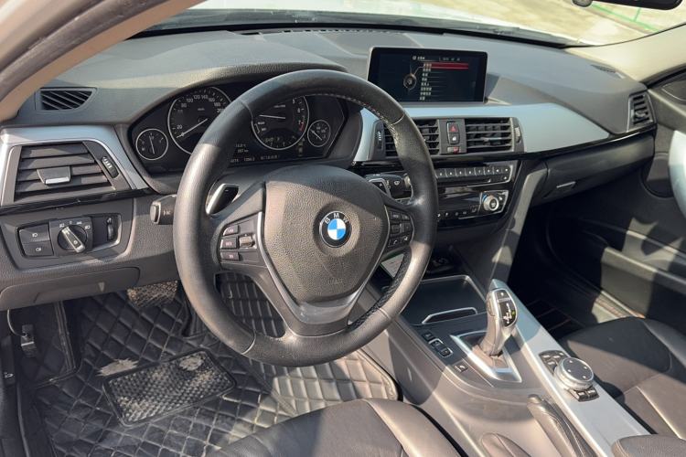 Used BMW 3 Series 2016 328Li Fashion Model Interior 4