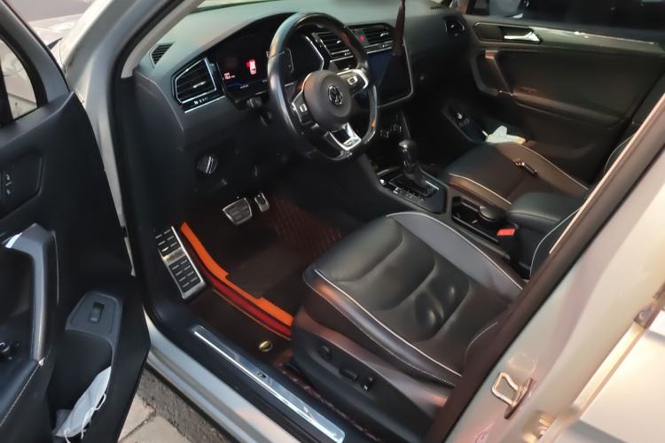 Used Volkswagen Tiguan L 2019 330TSI Automatic Two-Wheel Drive R-Line Flagship Model China VI Standard
