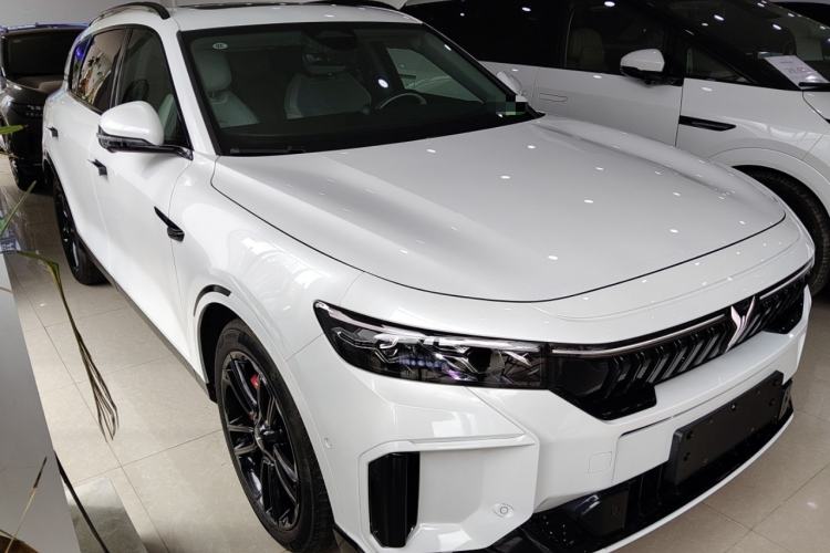 Used VOYAH FREE 2025 318 318 km Rear-Drive Touring Edition Front Right 45 Deg