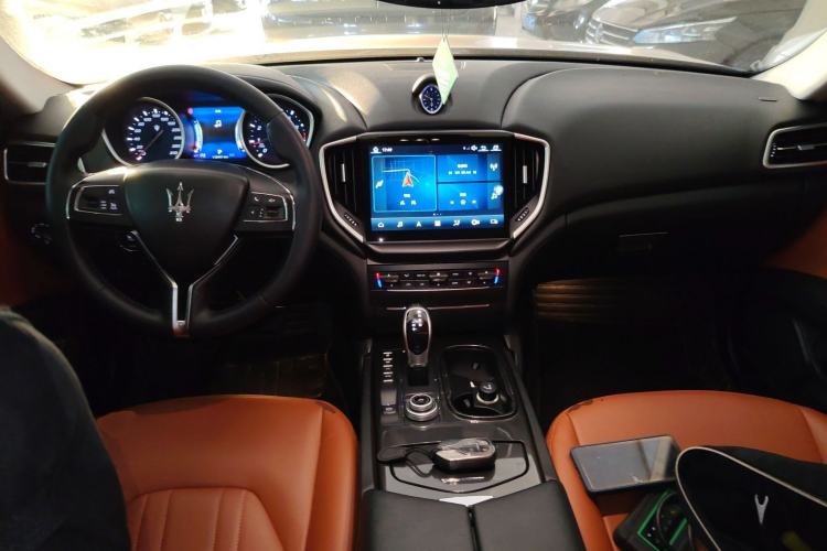 Used Maserati Ghibli 2017 3.0T Standard Edition Center Console