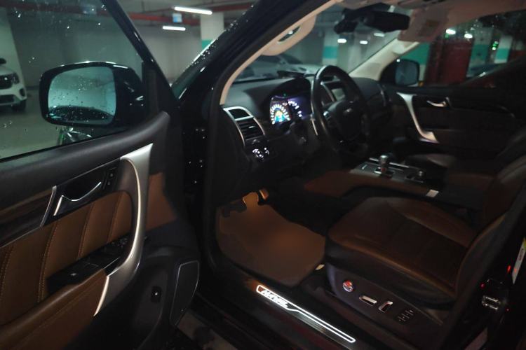 Used Haval H9 2017 2.0T Gasoline 4x4 Luxury 7-Seater