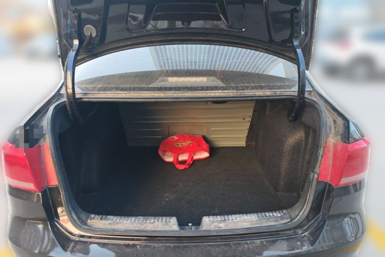 Used Volkswagen Santana 2013 1.6L Manual Fashion Edition Trunk