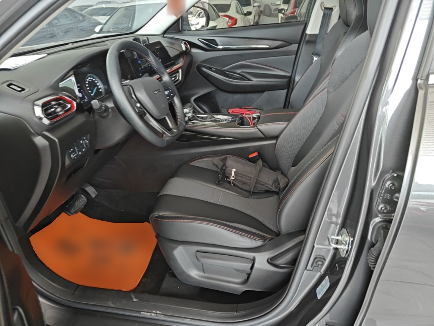 Interno anteriore