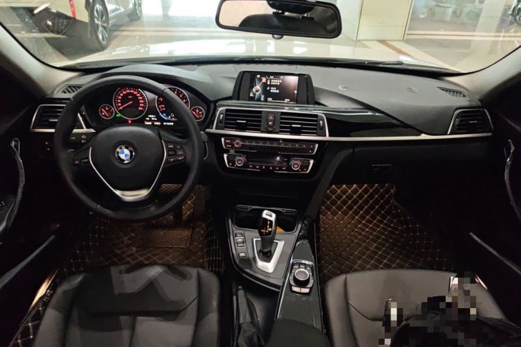 Used BMW 3 Series 2017 320Li Fashion Model Center Console