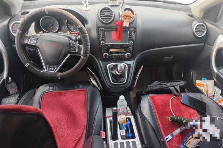 Used Haval H6 2015 Upgraded Model 1.5T Manual Two-Wheel Drive Elite Version Center Console