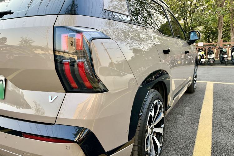 Used AION V 2024 Aion Tyrannosaurus 650 LiDAR Edition
