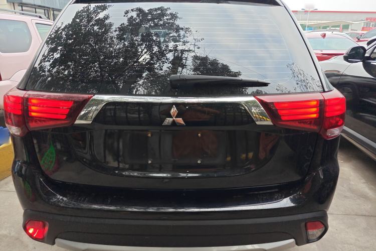 Used Mitsubishi Outlander 2018 2.0L Two-Wheel Drive Glory Edition 5 Seats
