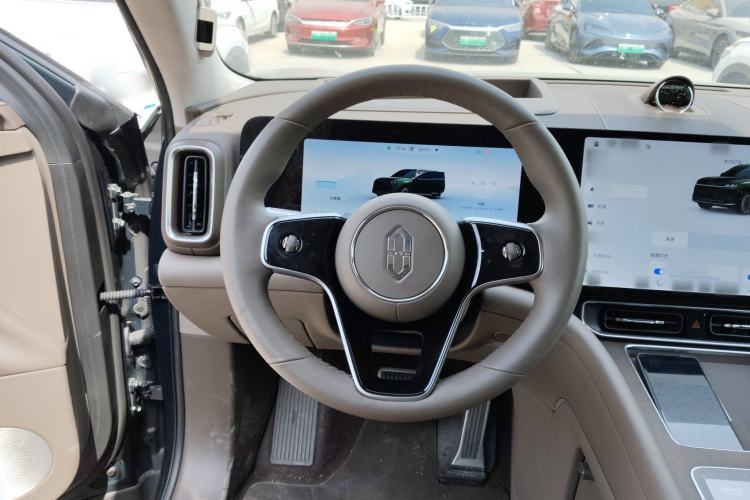 Used Hima AITO M9 2024 Range-Extended Ultra Version 52 kWh 5-Seater Model Steering Wheel