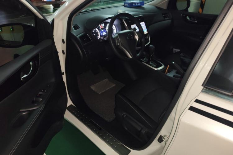 Used Nissan Tiida 2016 1.6L CVT Cool Dynamic Edition