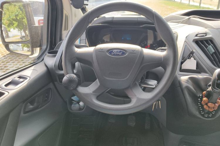 Used Ford Transit 2017 2.0T Diesel Multi-Purpose Commercial Vehicle Short Wheelbase Low Roof China V Standard