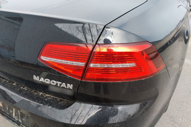 Used Volkswagen Magotan 2018 330TSI DSG Luxury Model Right Rear Taillight