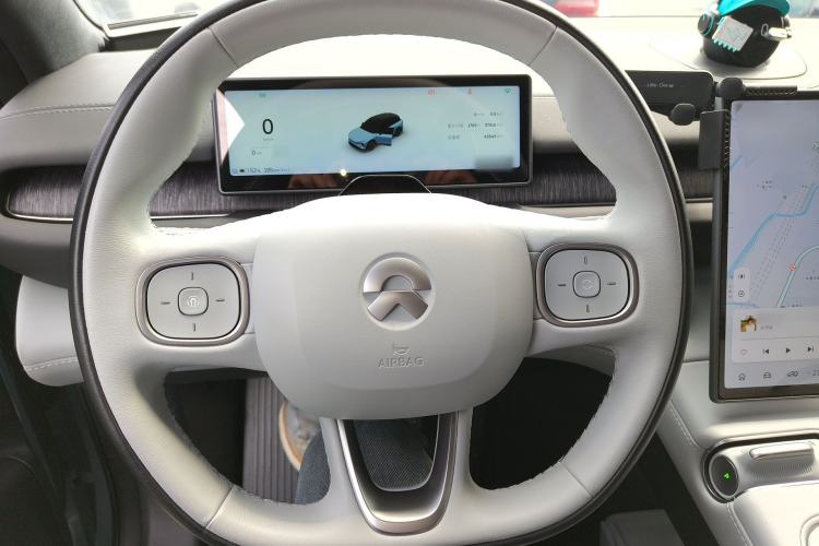 Used Nio ES6 2024 75 kWh Steering Wheel