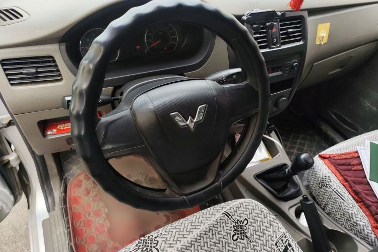 Used Wuling Rongguang V 2019 1.5L Window-Sealed Utility Model China VI LAR Steering Wheel