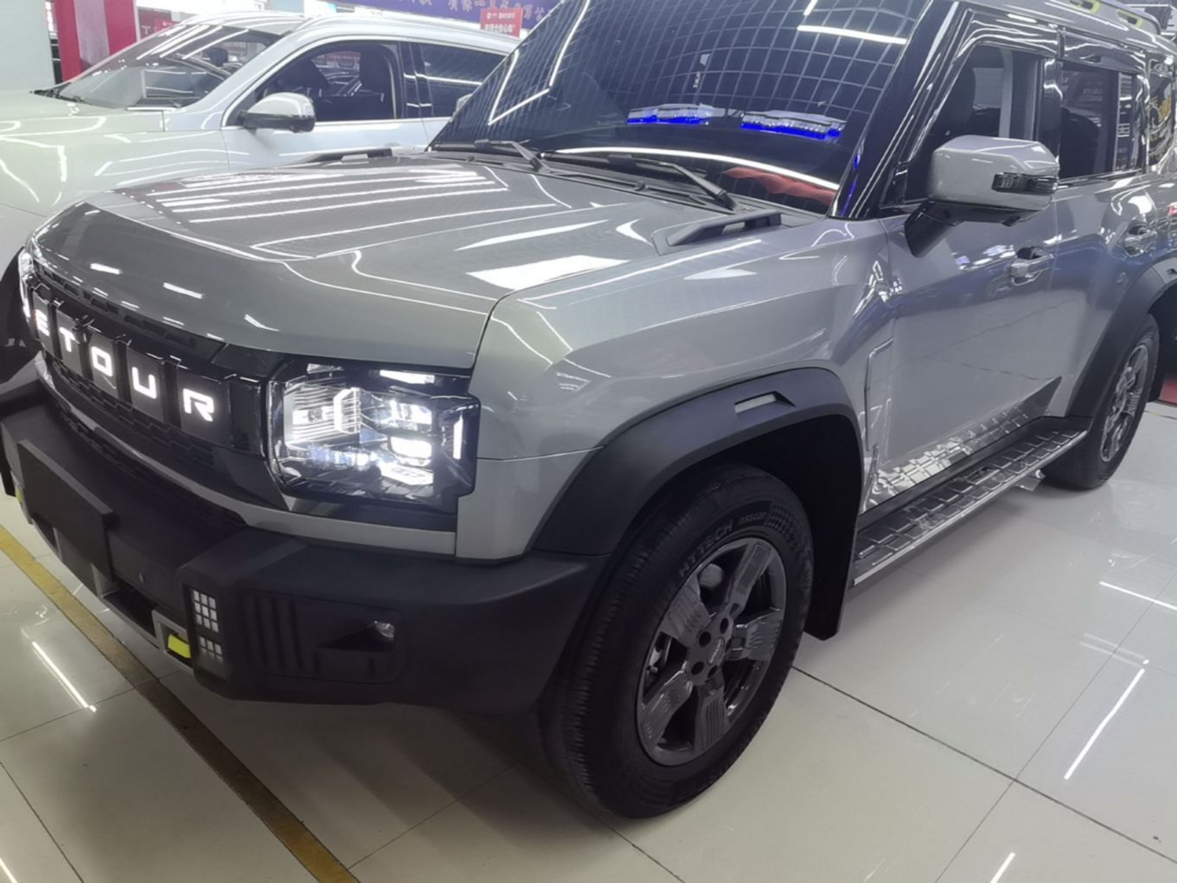 Под передней частью автомобиля