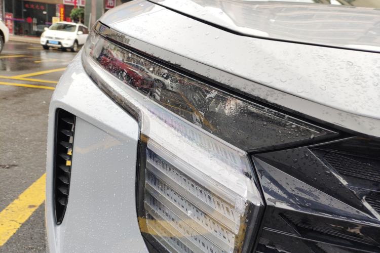 Used Venucia V 2022 260T Black Horse Edition · Idol
