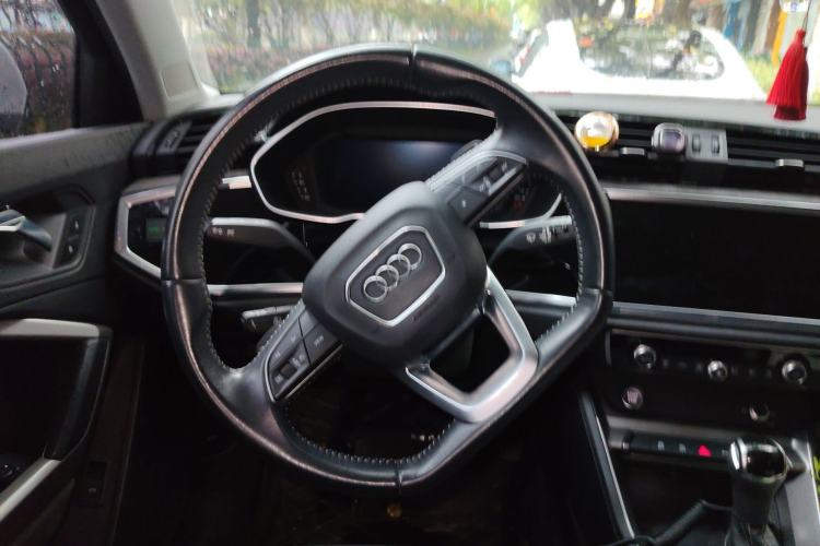 Used Audi Q3 2020 35 TFSI Fashion Dynamic Model Steering Wheel