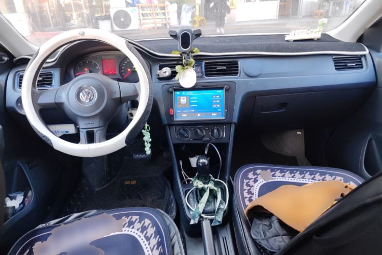 Used Volkswagen Santana 2015 1.6L Automatic Fashion Edition Center Console