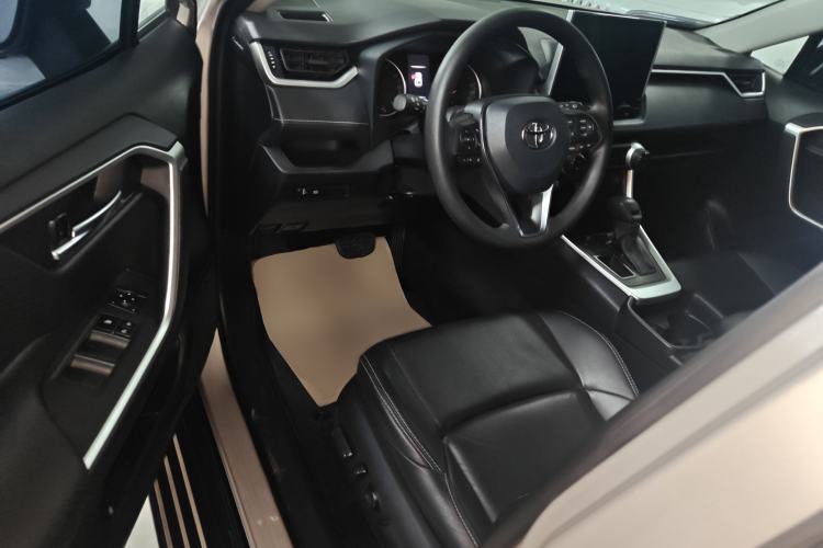 Used Toyota Wildlander 2020 2.0L CVT Two-Wheel Drive Luxury Edition Driver Seat