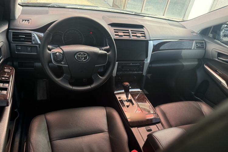 Used Toyota Camry 2015 2.0G Premier Edition Interior 1