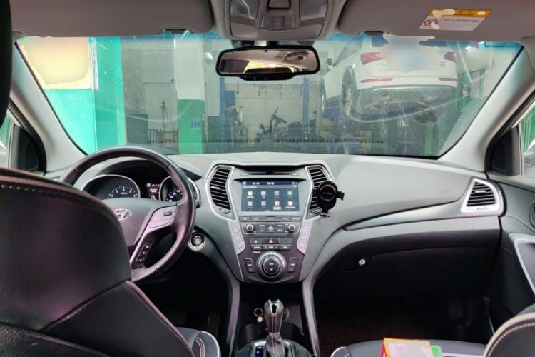 Used Hyundai Santa Fe 2017 2.0T Automatic Two-Wheel Drive Smart Version 7 Seats