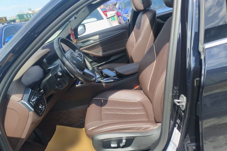 Used BMW 5 Series 2022 Restyled 530Li Leading Edition M Sport Package Left Front Seat