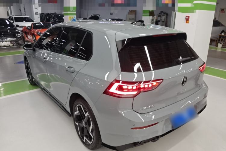 Used Volkswagen Golf 2025 300TSI R-Line Exterior 2