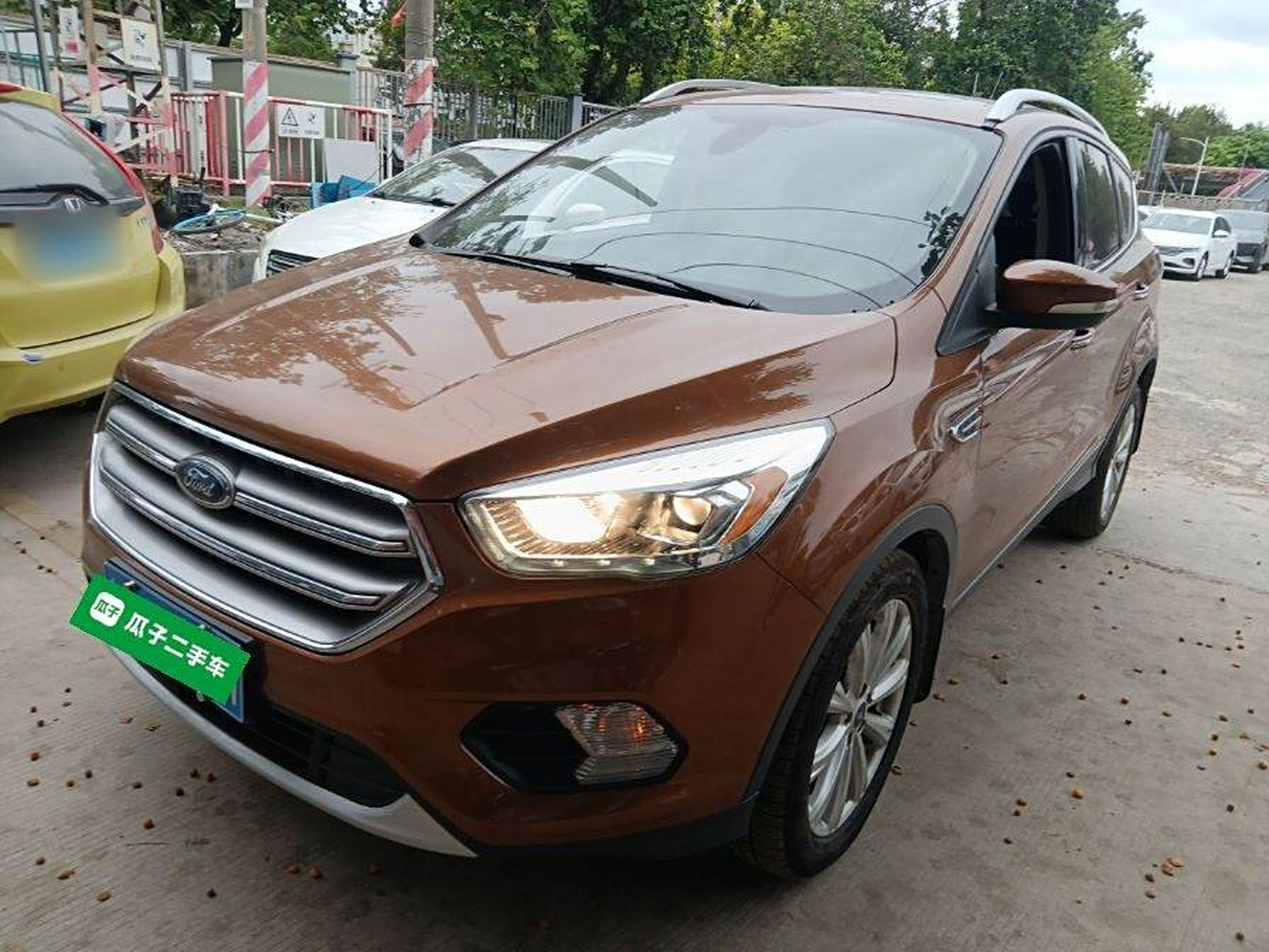 Под передней частью автомобиля