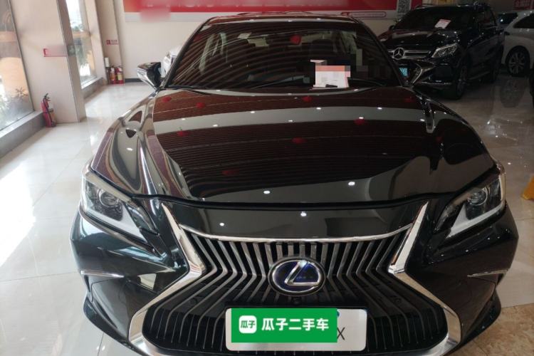 Used Lexus ES 2020 300h Premier Edition
