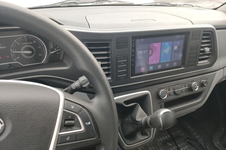 Used SAIC MAXUS Xintu V80 2023 2.0T Manual Classic City Delivery King Short Wheelbase Mid-Roof 3-Seater