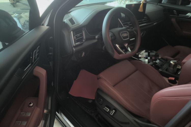 Used Audi Q5L 2025 Facelift 45th Anniversary Collector's Edition 40 TFSI Luxury Dynamic Version Driver Seat