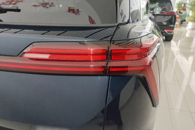 Used Wey Lanshan 2025 Four-Wheel Drive Max Right Rear Taillight