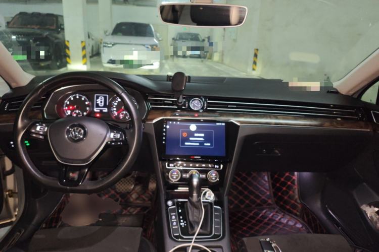 Used Volkswagen Magotan 2018 330TSI DSG Luxury Model Center Console