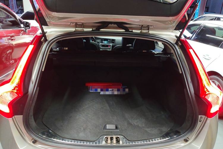 Used Volvo V60 2015 T5 Zhiya Edition
