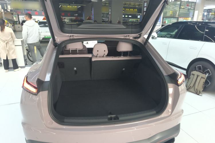 Used ONVO L60 2024 60 kWh Rear-Drive Version Trunk