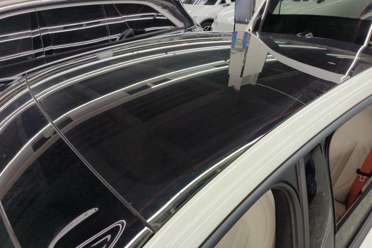 Used ONVO L60 2024 60 kWh All-Wheel Drive Roof