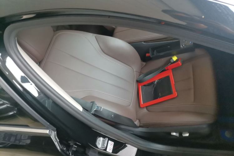 Used BMW 5 Series 2019 Facelifted 525Li Luxury Package Right Front Seat