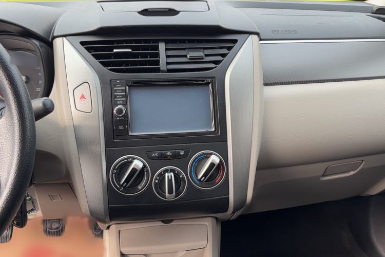 Used Venucia R50 2015 1.6L Manual Fashion Edition