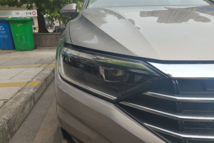 Used Volkswagen Sagitar 2019 280TSI DSG Luxury Model China V Emission Standard Right Front Headlight