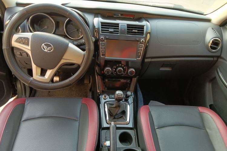 Used HYOSOW S3 2014 1.5L Comfort Version China IV Emission Standard Center Console