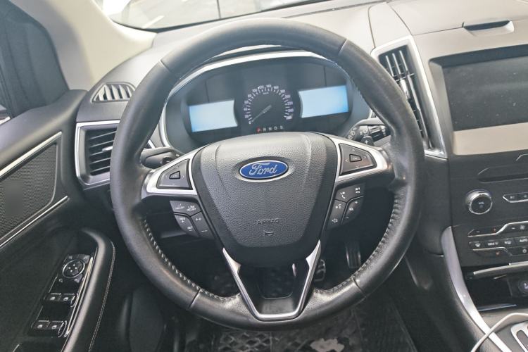 Used Ford Edge 2017 EcoBoost 245 Two-Wheel-Drive Sporty 7-Seater Steering Wheel
