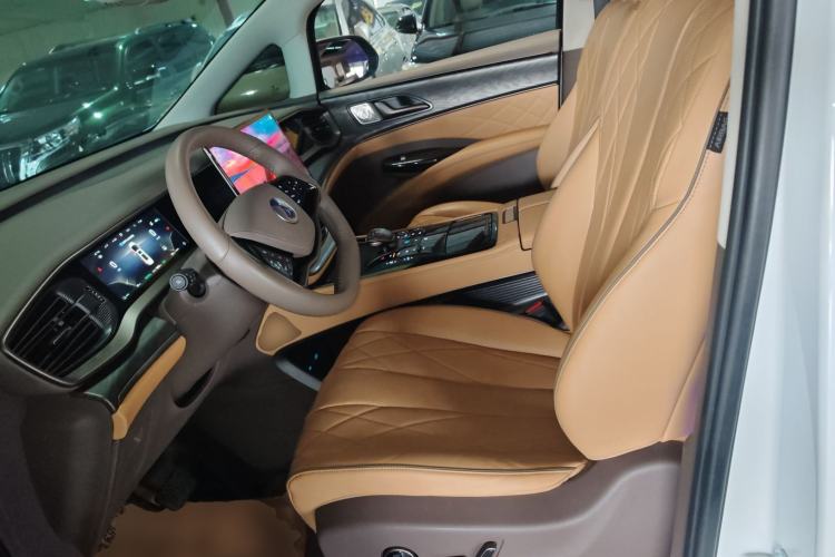 Used Denza D9 2023 DM-i 965 Luxury Model