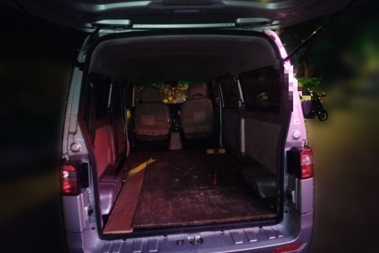 Used Jinbei Hiace X30 2023 1.5L Super-Comfortable Passenger Van 5/6/7-Seater Non-Air-Conditioned Version Model SWC15M
