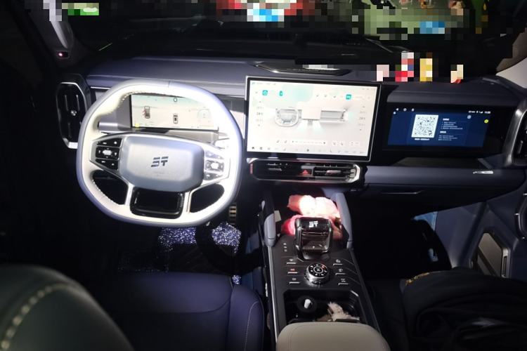 Used JETOUR Traveler C-DM 2024 C-DM 206KM Four-Wheel Drive Wilderness Edition Center Console