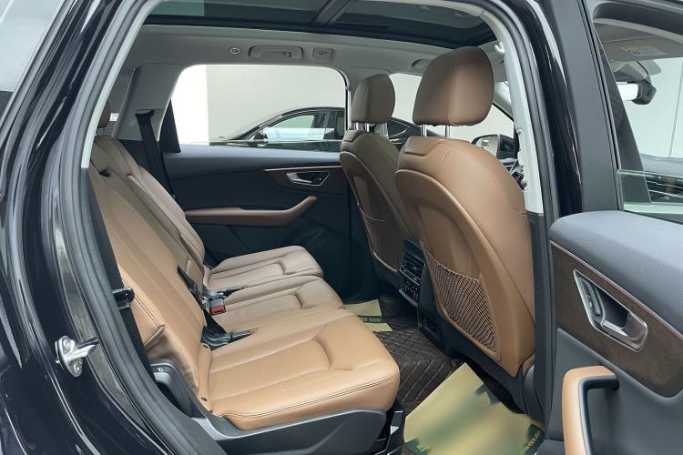 Used Audi Q7 2021 55 TFSI quattro S line Sport model
