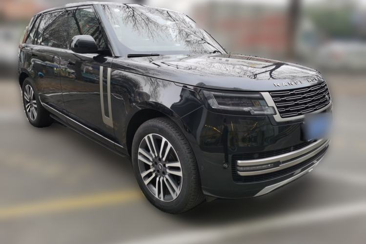 Used Land Rover Range 2024 3.0 L6 400 PS Extended Luxury Edition Front Right 45 Deg