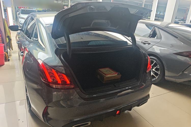 Used MG 5 2022 180 DVVT CVT Youth Luxury Edition Trunk