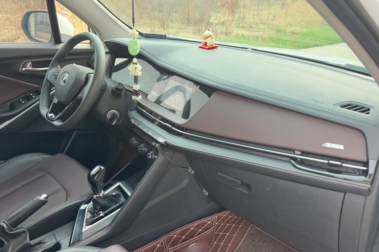 Used CHANGAN CS15 2019 1.5L Manual Entry-Level Version China VI Standard Interior 11