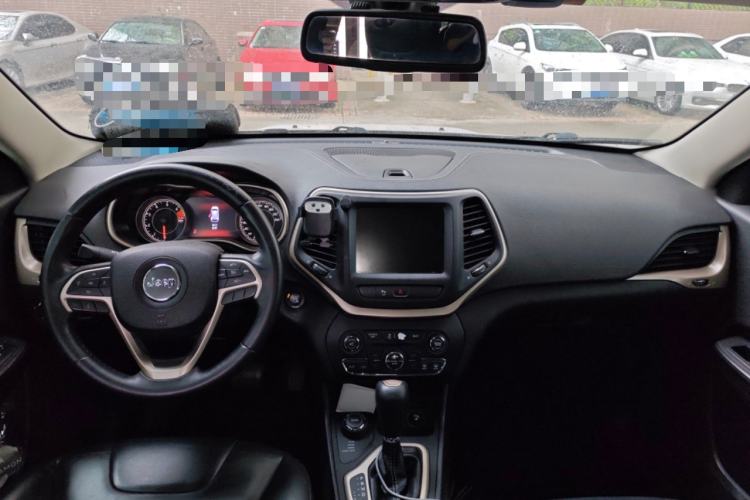 Used Jeep Cherokee 2016 2.4L Professional Smart Version