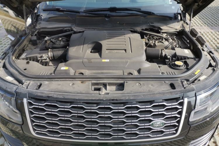 Used Land Rover Range 2022 3.0 L6 400 PS Classic Extended Version
